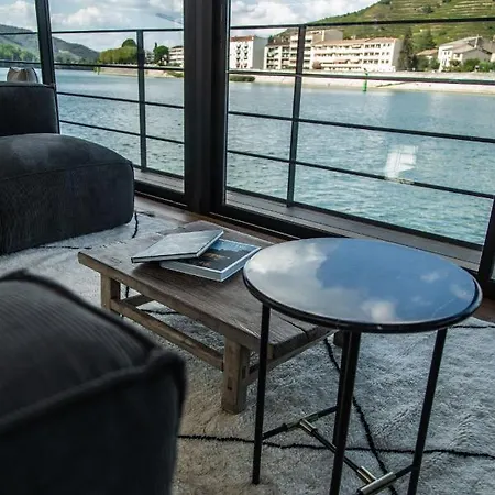 Otel La Peniche - Bed And Bicycle -