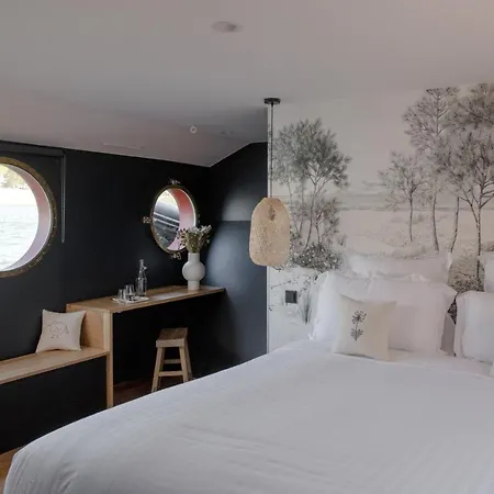 La Peniche - Bed And Bicycle - 4*