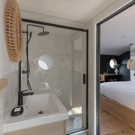 La Peniche - Bed And Bicycle - *
