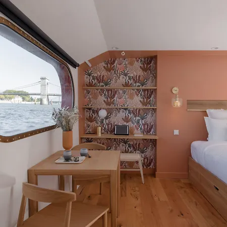 La Peniche - Bed And Bicycle -