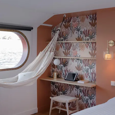 La Peniche - Bed And Bicycle -