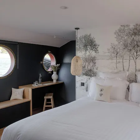 La Peniche - Bed And Bicycle - Otel 4*